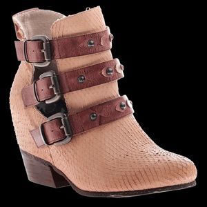OTBT Valleyview in Brownstone buckle booties